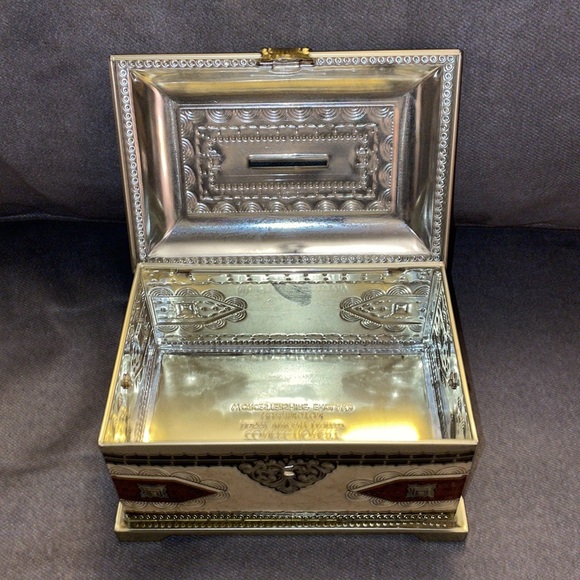 Vintage Bluebird Confectionery Tin Coin Bank. England. - Picture 3 of 7